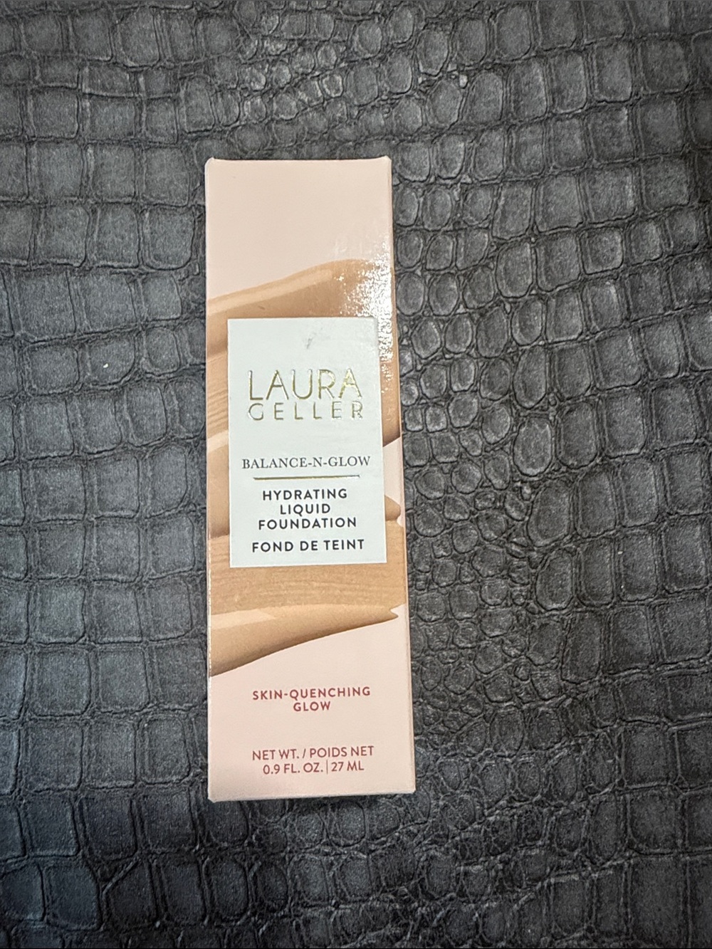 Laura Geller Hydrating Liquid Foundation - fair  Pink Packaging